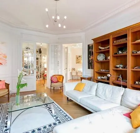 Homestay Charming Bedroom