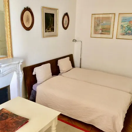 Charming Bedroom Séjour chez l'habitant Paris