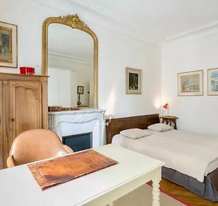 Habitación en casa particular Charming Bedroom
