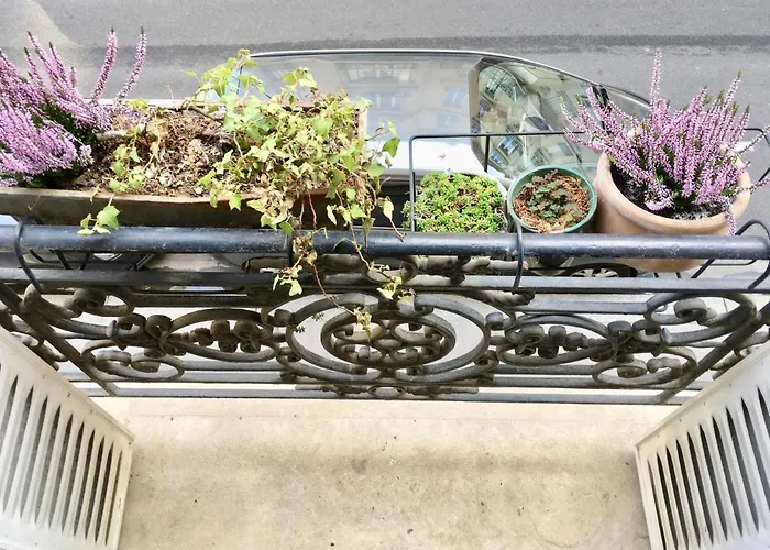 Charming Bedroom ホームステイ パリ