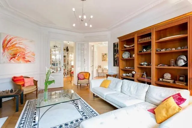 Проживание в семье Charming Bedroom